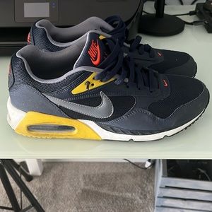 Nike Air Max. Size 10.5. In great condition